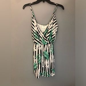 Everly Size Small Women’s Shorts Romper Black White Palm Pattern